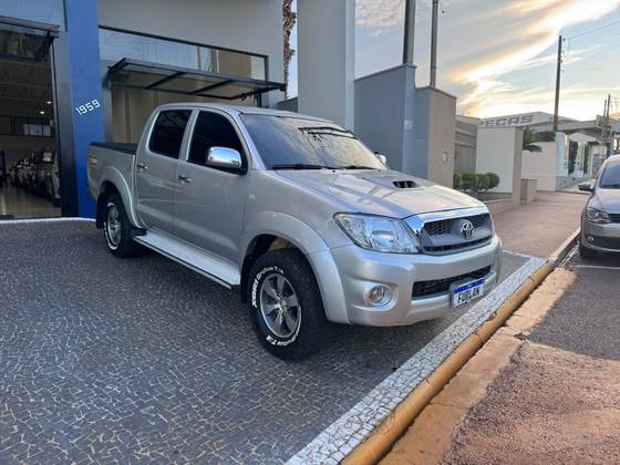 TOYOTA HILUX 3.0 SRV 4X4 CD 16V TURBO INTERCOOLER DIESEL 4P AUTOMÁTICO TOYOTA HILUX 3.0 SRV 4X4 CD 16V TURBO INTERCOOLER DIESEL 4P AUTOMÁTICO